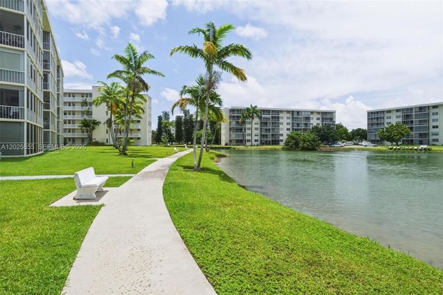 2855 Leonard Dr H106, Aventura, FL 33160