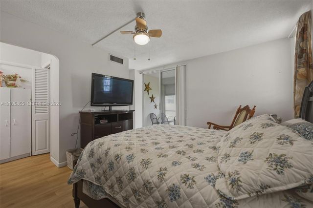 2855 Leonard Dr H106, Aventura, FL 33160