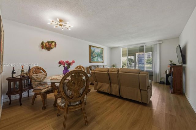 2855 Leonard Dr H106, Aventura, FL 33160