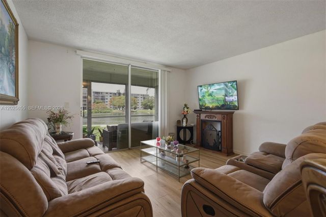 2855 Leonard Dr H106, Aventura, FL 33160