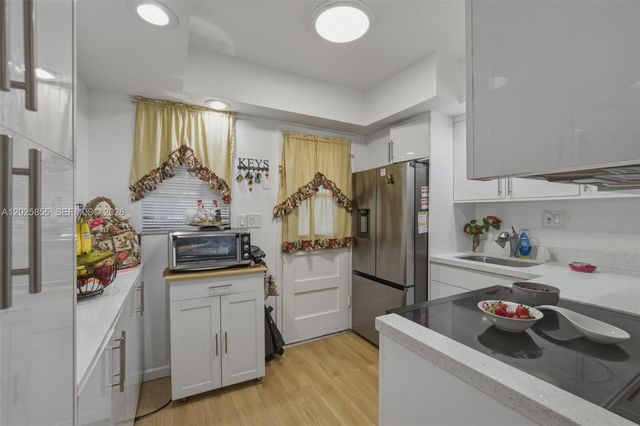 2855 Leonard Dr H106, Aventura, FL 33160