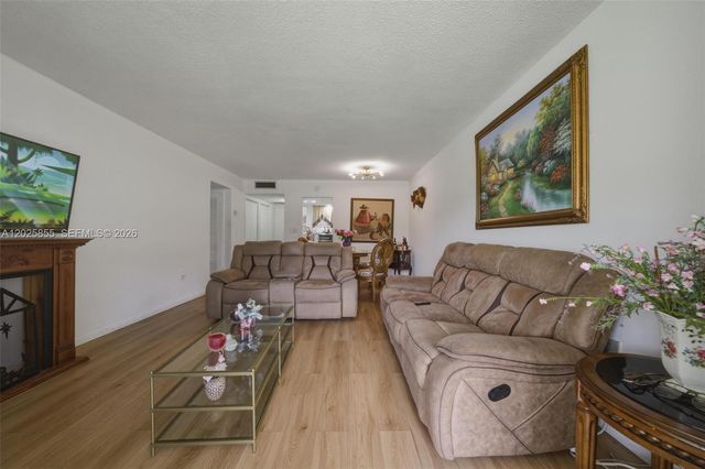 2855 Leonard Dr H106, Aventura, FL 33160