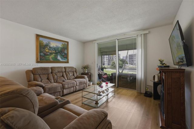 2855 Leonard Dr H106, Aventura, FL 33160