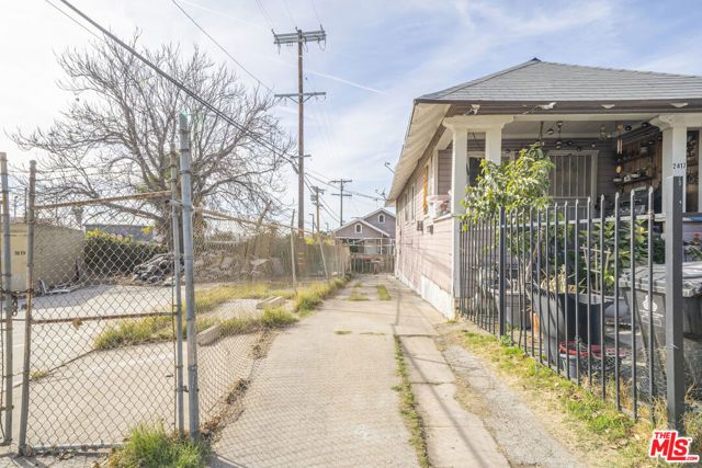 2415 N Gates Street, Los Angeles, CA 90031