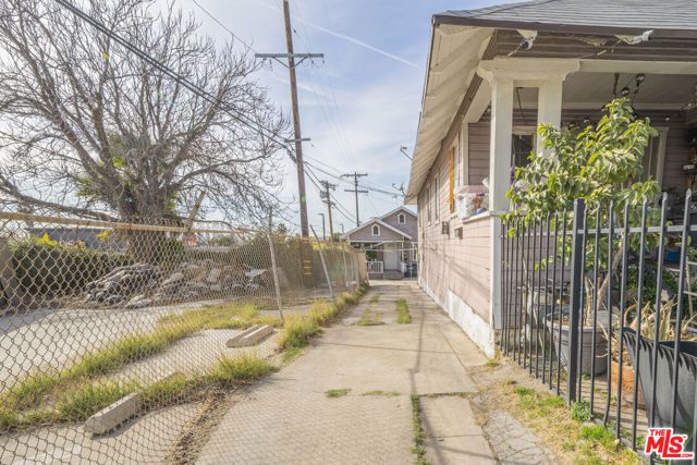 2415 N Gates Street, Los Angeles, CA 90031