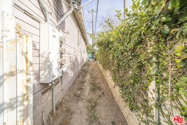 2415 N Gates Street, Los Angeles, CA 90031