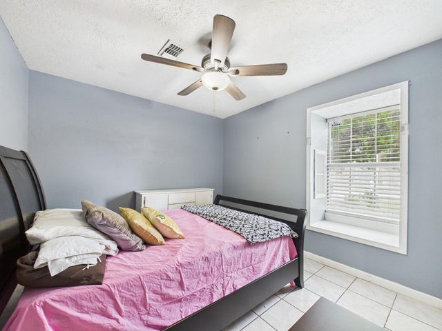 16207 N Meadow Drive, Houston, TX 77073