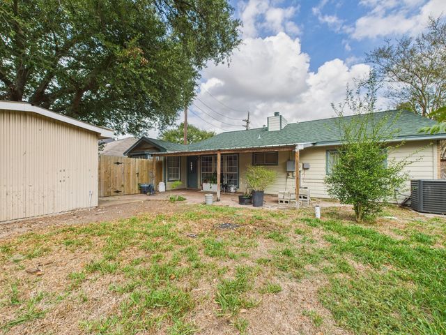 16207 N Meadow Drive, Houston, TX 77073