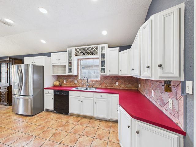 16207 N Meadow Drive, Houston, TX 77073