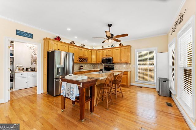 136 Grandview Court, Hartwell, GA 30643