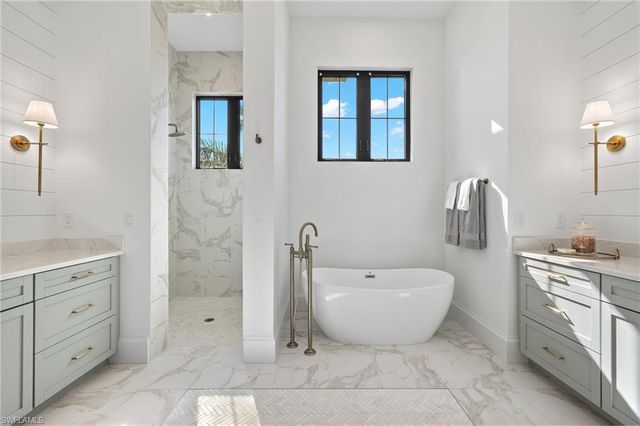 144 Gulfport CT, Marco Island, FL 34145