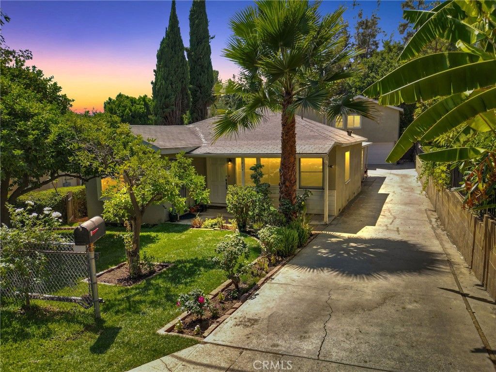 829 Cooper Avenue, Los Angeles, CA 90042