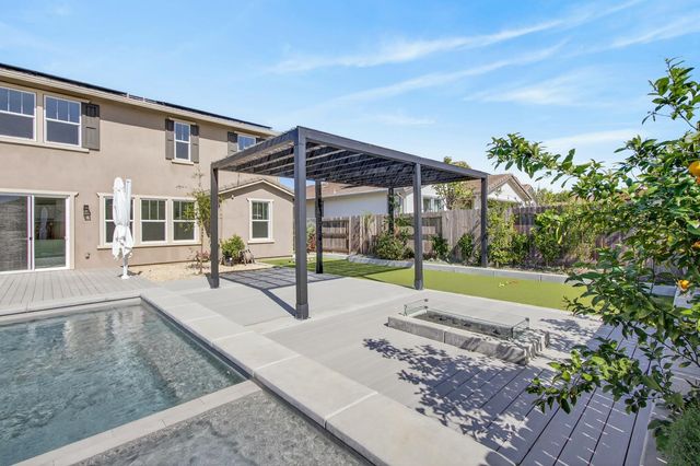 2883 Ridgecrest Dr, Lincoln, CA 95648