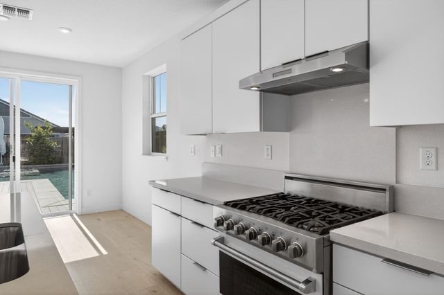 2883 Ridgecrest Dr, Lincoln, CA 95648