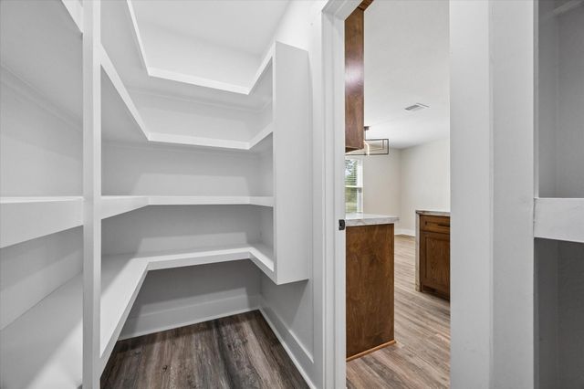 1190 County Road 146, Alvin, TX 77511