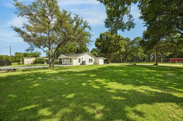 1190 County Road 146, Alvin, TX 77511