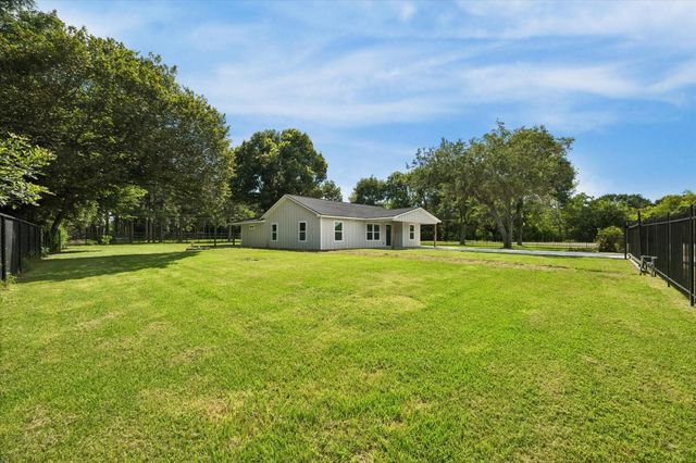 1190 County Road 146, Alvin, TX 77511