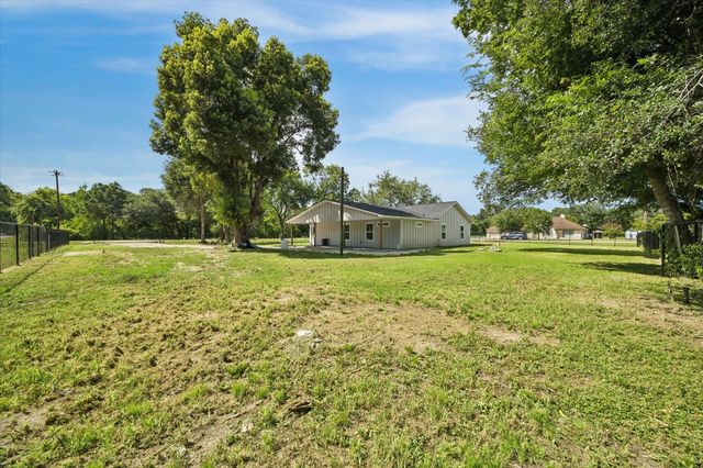 1190 County Road 146, Alvin, TX 77511