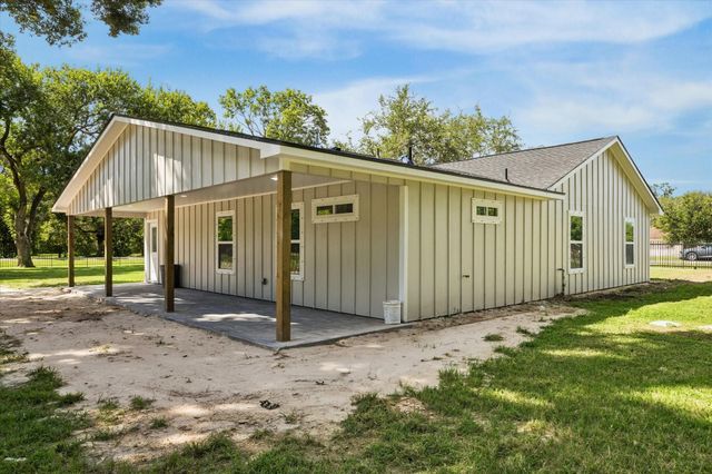 1190 County Road 146, Alvin, TX 77511