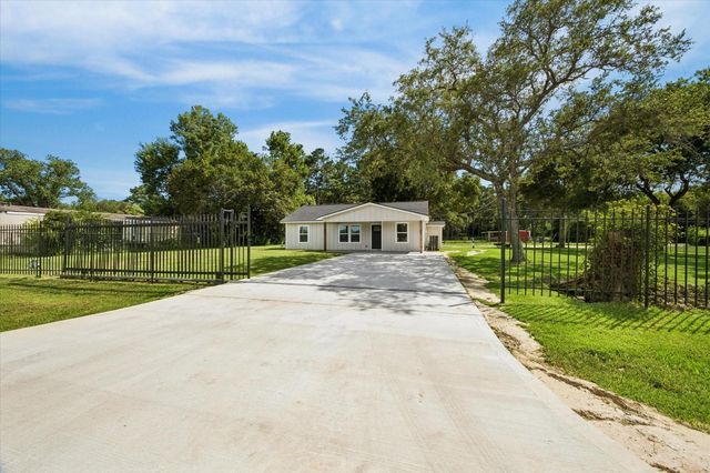 1190 County Road 146, Alvin, TX 77511