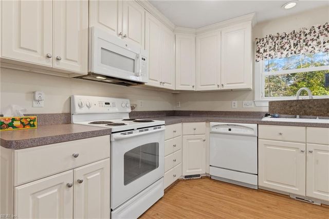 349 Briarfield DR, Chesapeake, VA 23322