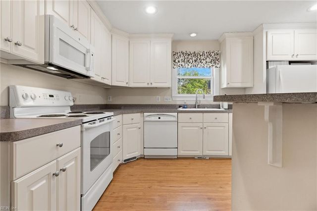 349 Briarfield DR, Chesapeake, VA 23322