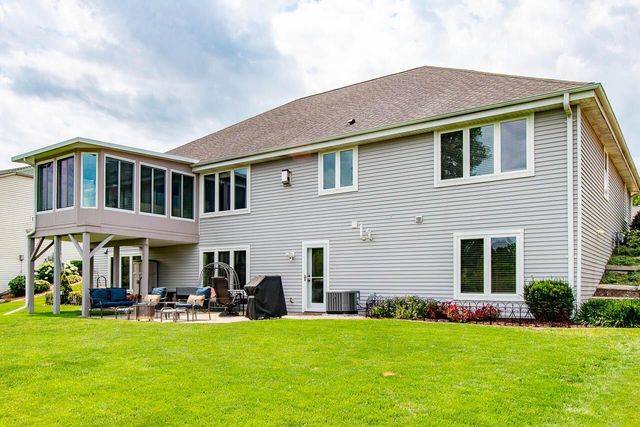8160 S Lakeview DRIVE, Franklin, WI 53132