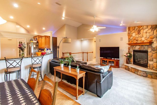 8160 S Lakeview DRIVE, Franklin, WI 53132