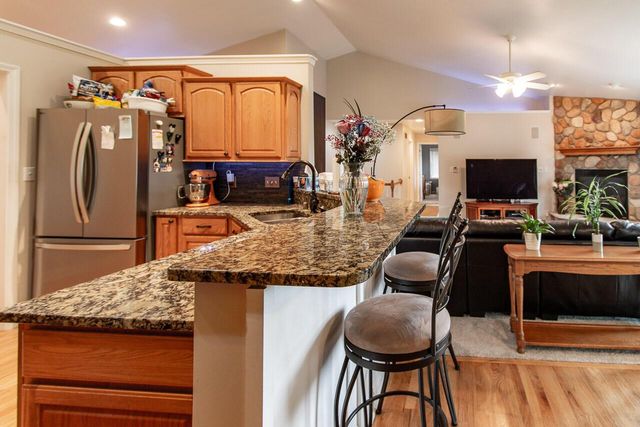 8160 S Lakeview DRIVE, Franklin, WI 53132