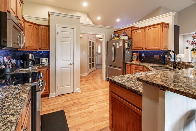8160 S Lakeview DRIVE, Franklin, WI 53132