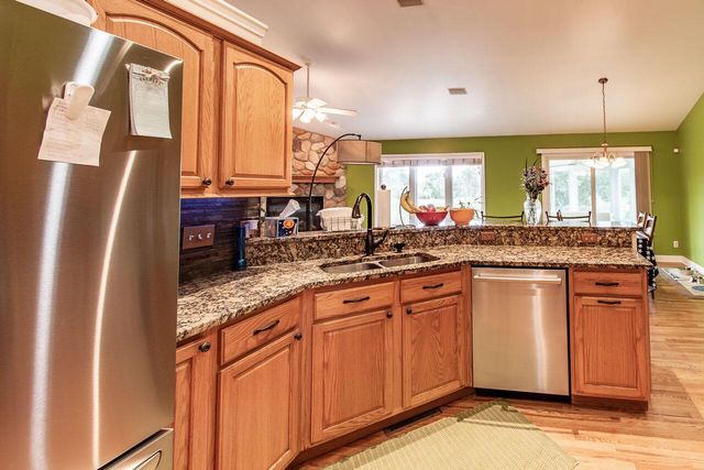 8160 S Lakeview DRIVE, Franklin, WI 53132
