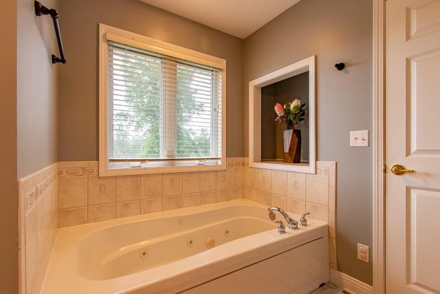 8160 S Lakeview DRIVE, Franklin, WI 53132