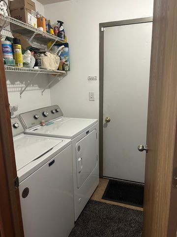 250 Ashbury Lane E 250, Roselle, IL 60172