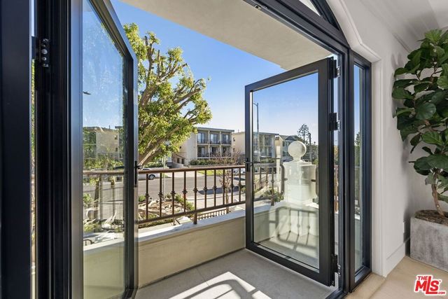 11923 Gorham Avenue 102, Los Angeles, CA 90049