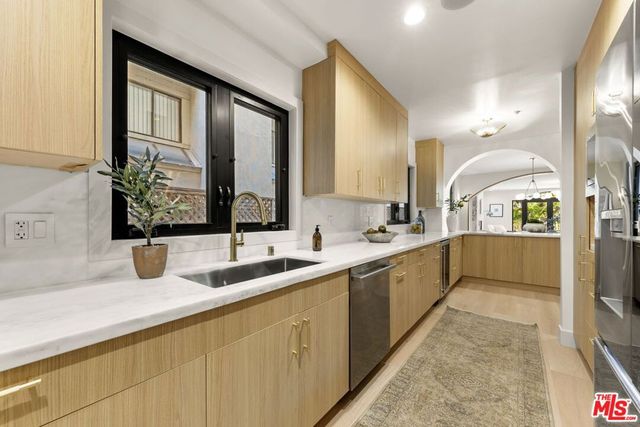 11923 Gorham Avenue 102, Los Angeles, CA 90049