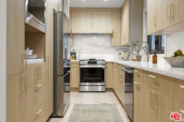 11923 Gorham Avenue 102, Los Angeles, CA 90049