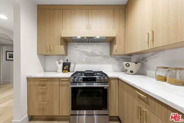 11923 Gorham Avenue 102, Los Angeles, CA 90049