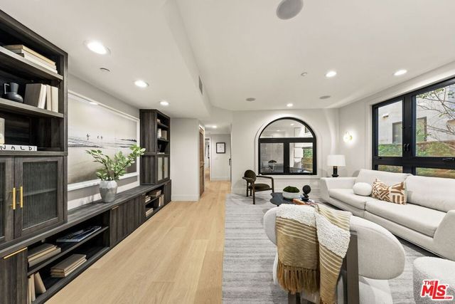 11923 Gorham Avenue 102, Los Angeles, CA 90049