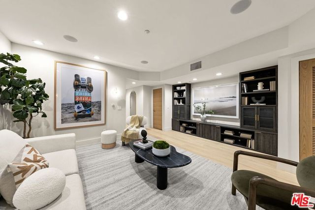 11923 Gorham Avenue 102, Los Angeles, CA 90049