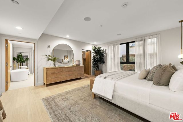 11923 Gorham Avenue 102, Los Angeles, CA 90049