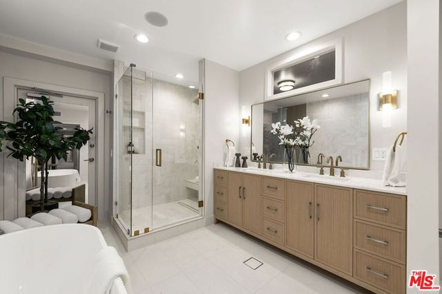 11923 Gorham Avenue 102, Los Angeles, CA 90049