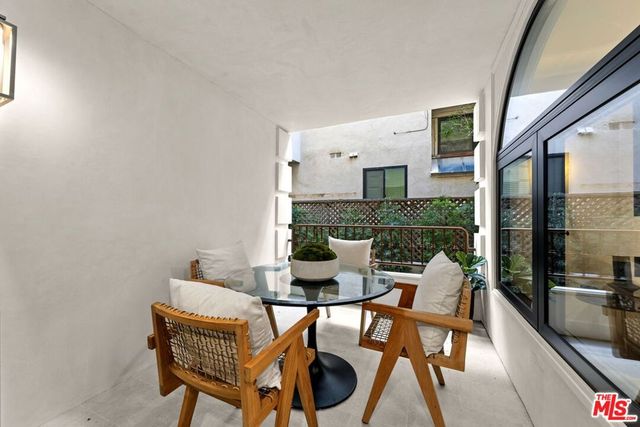 11923 Gorham Avenue 102, Los Angeles, CA 90049