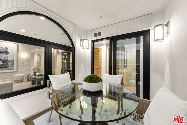 11923 Gorham Avenue 102, Los Angeles, CA 90049