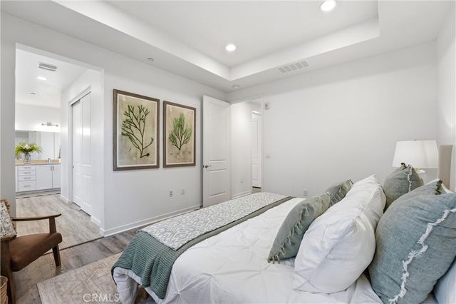 102 Trailblaze, Irvine, CA 92618