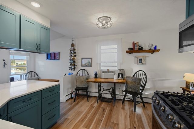 45 Cedar Avenue, Portsmouth, RI 02871