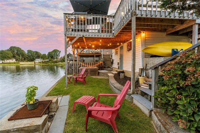 45 Cedar Avenue, Portsmouth, RI 02871