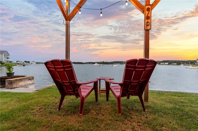 45 Cedar Avenue, Portsmouth, RI 02871