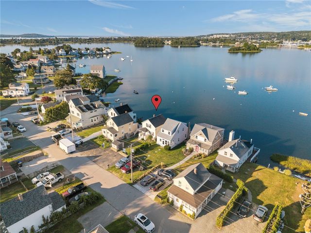 45 Cedar Avenue, Portsmouth, RI 02871