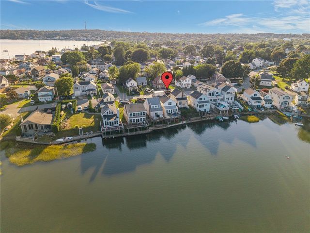 45 Cedar Avenue, Portsmouth, RI 02871