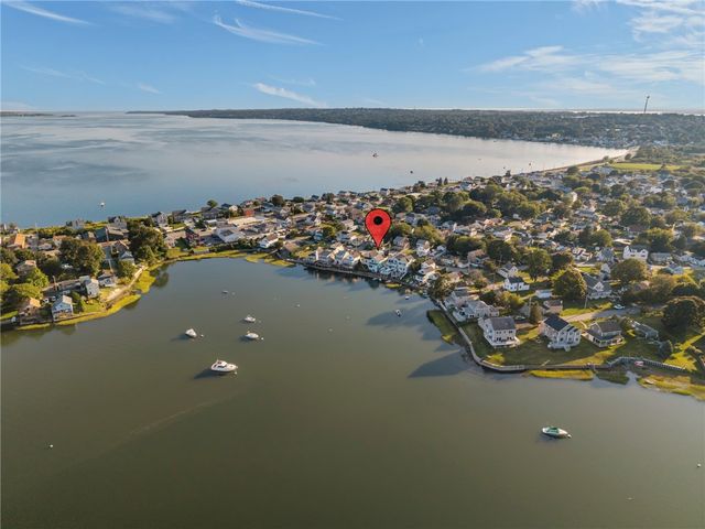 45 Cedar Avenue, Portsmouth, RI 02871
